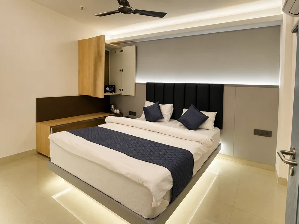 Standard Room — wide view